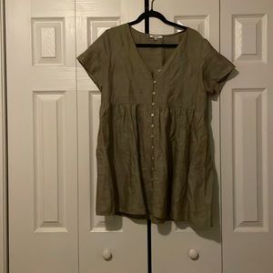 Barely worn madewell dress. Size petite large. Also buttons in tact. No damage.